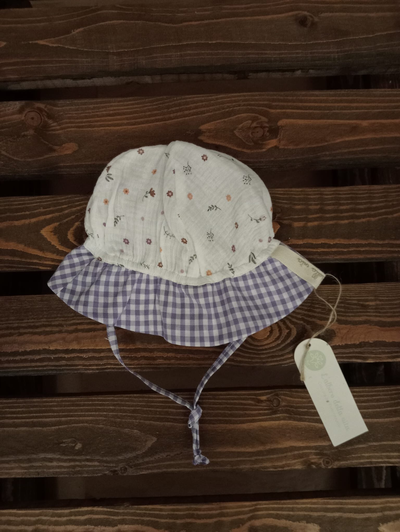 Cappello reversibile sbuffo mussola-vichy