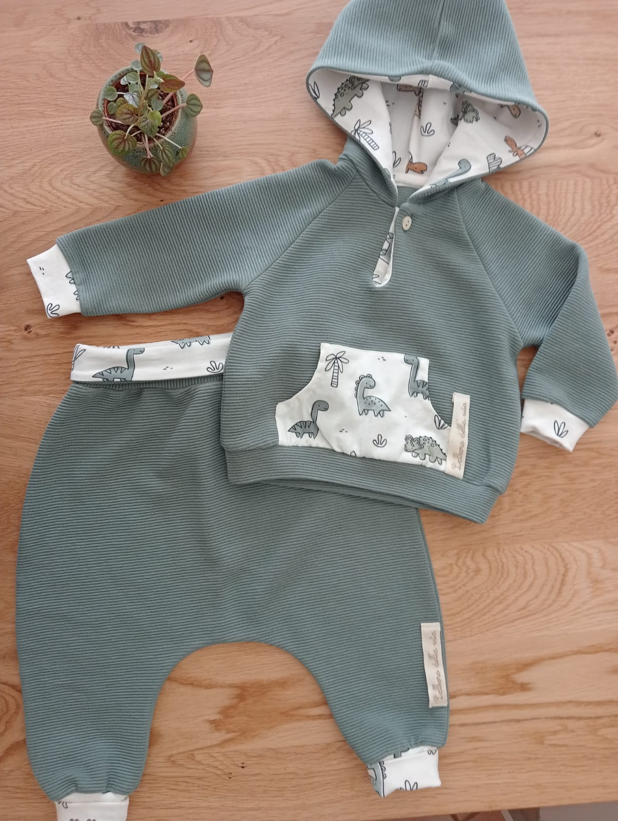 Completo due pezzi bambino pantalone cavallo sceso e felpa cappuccio