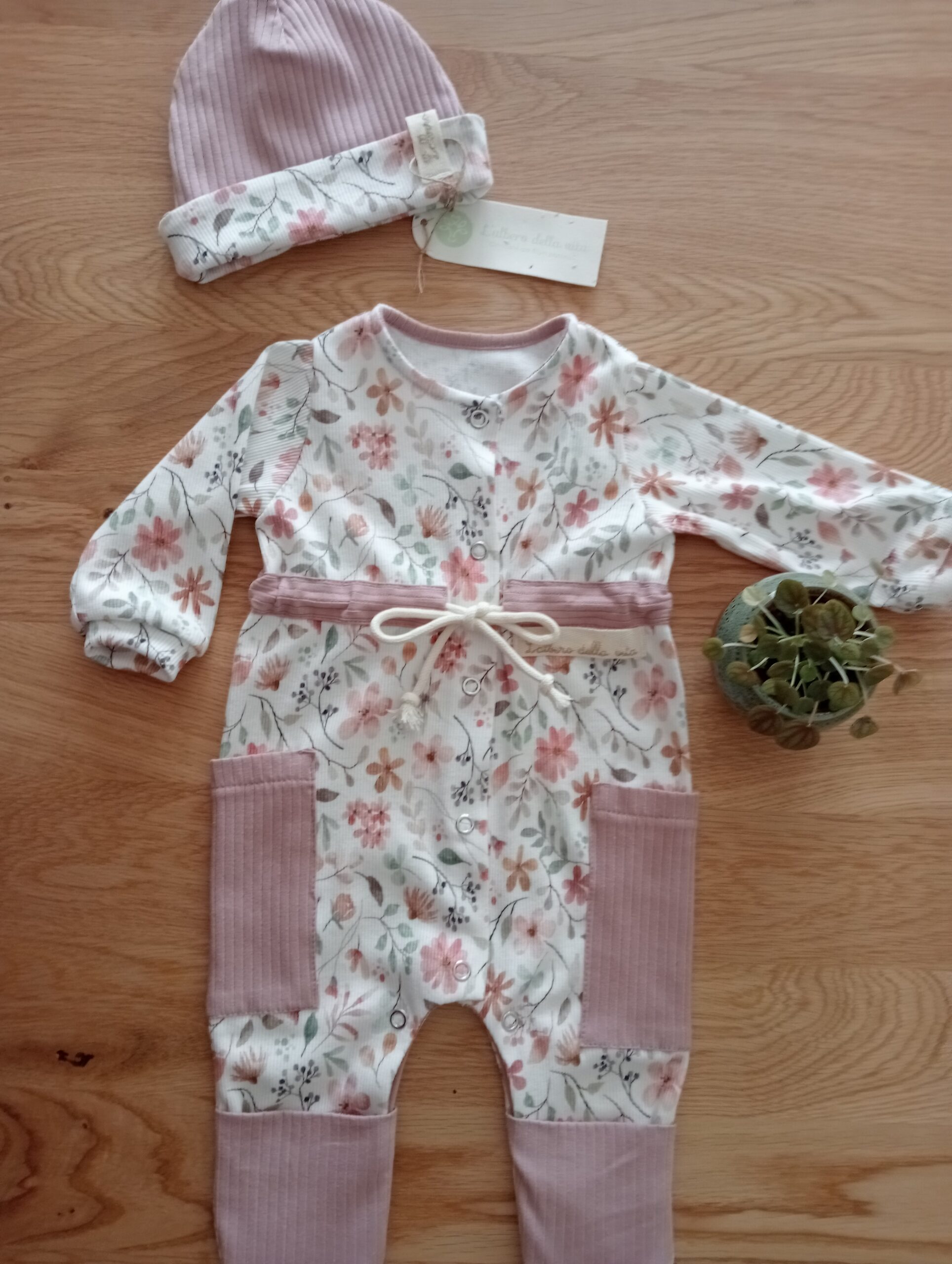 Tutina primavera con copripiedini